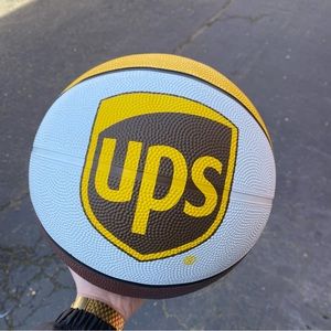 New United Parcel Service“UPS” Basketball Ball Inflation 7-9 Lbs